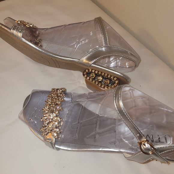 Shoes - Picture 4 of 8